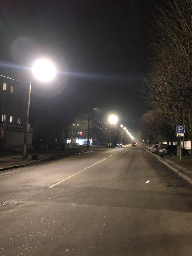На одній із вулиць Луцька встановили нове освітлення. ФОТО 