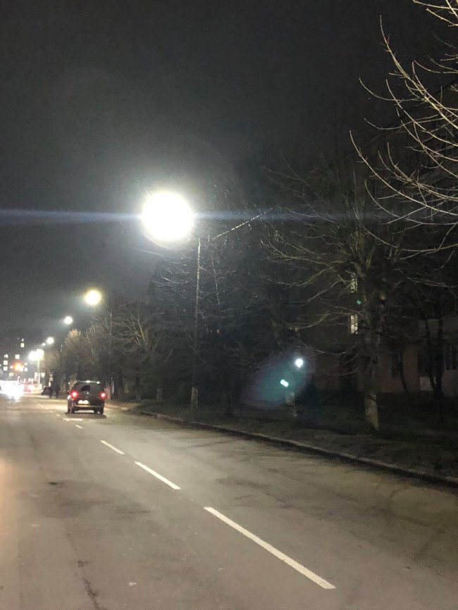 На одній із вулиць Луцька встановили нове освітлення. ФОТО 