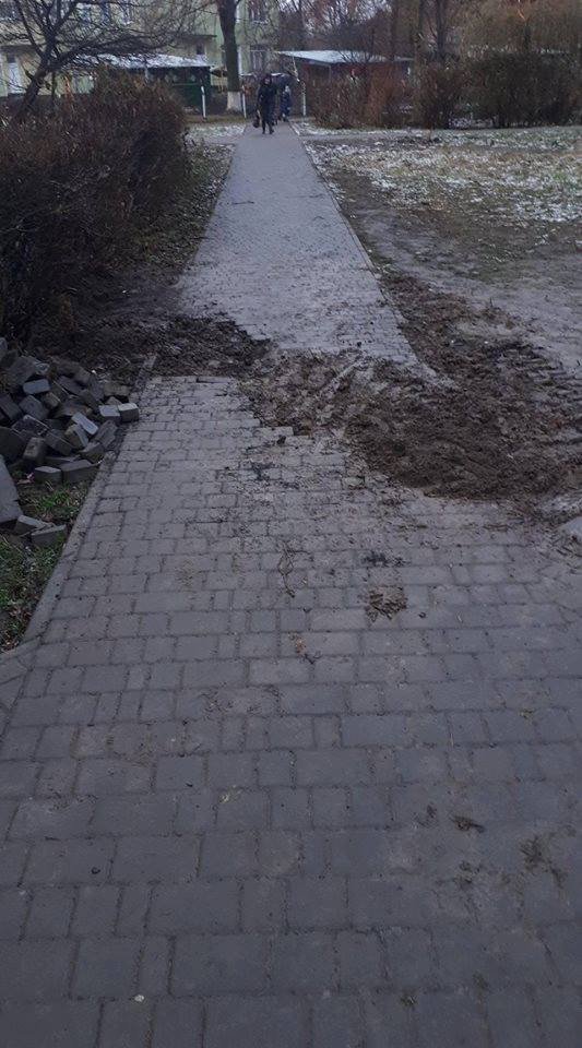 У Луцьку після ремонту теплотраси залишилася купа бруду. ФОТО