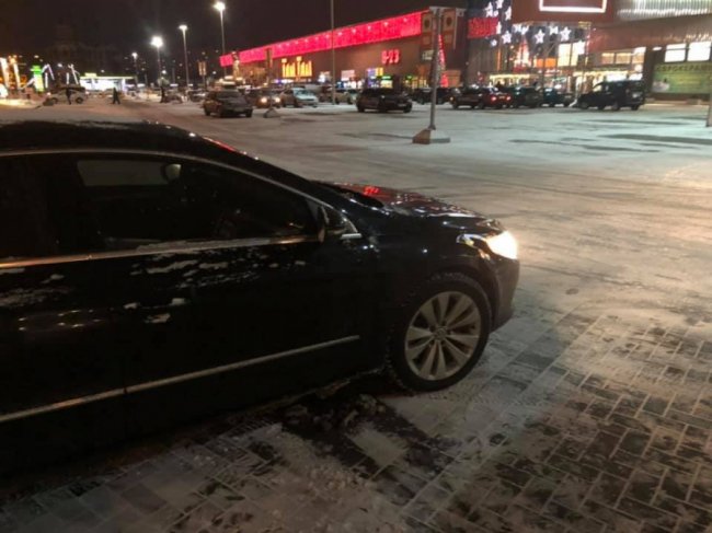 Розшукують свідків: у Луцьку невідомий протаранив авто і втік. ФОТО