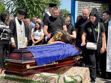 У громаді на Волині попрощалися із двома загиблими Героями