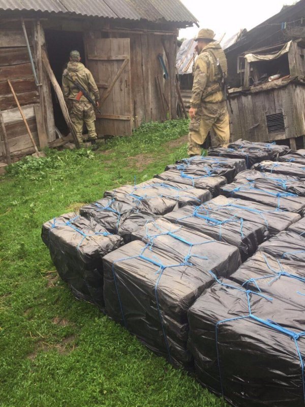 На Волині через річку намагались переправити контрабандні цигарки. ФОТО. ВІДЕО