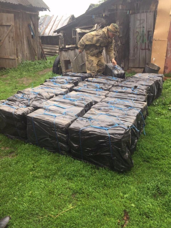 На Волині через річку намагались переправити контрабандні цигарки. ФОТО. ВІДЕО