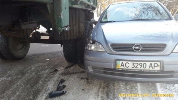 У Луцьку Opel в’їхав у ЗіЛ