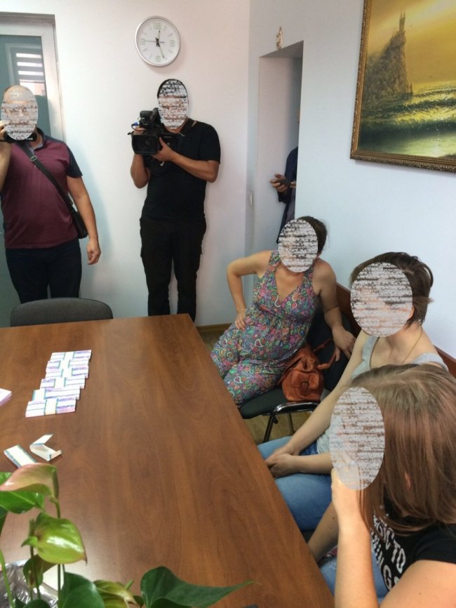 У Черкасах жінка намагалась продати немовля за 5 тисяч доларів