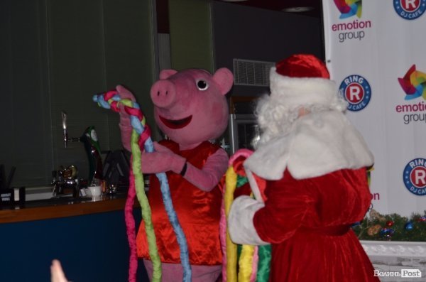 Луцький меценат Андрій Покровський влаштував різдвяне свято для соціально  незахищених діток