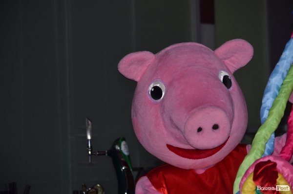 Луцький меценат Андрій Покровський влаштував різдвяне свято для соціально  незахищених діток