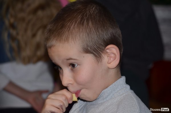 Луцький меценат Андрій Покровський влаштував різдвяне свято для соціально  незахищених діток