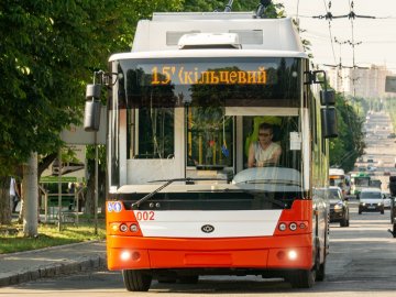 У Луцьку їздитимуть додаткові тролейбуси. ВІДЕО
