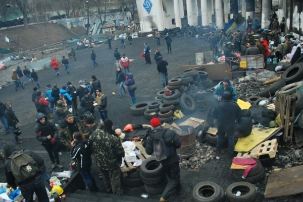 Майдан святкує. ФОТО