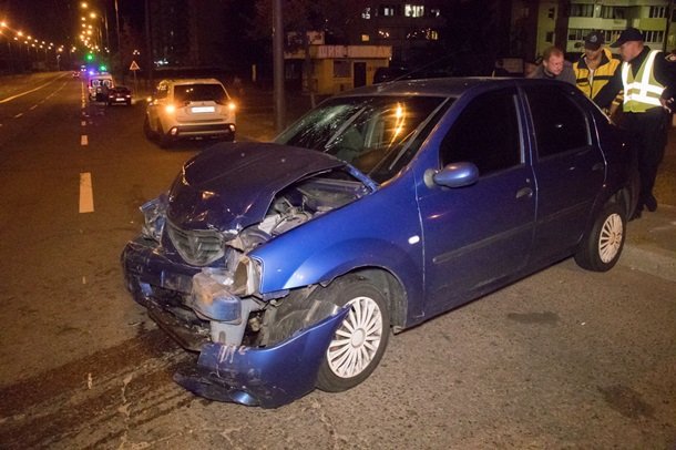 У Києві п'яна жінка автівкою протаранила церкву