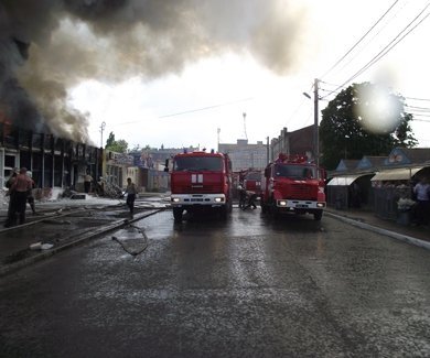 У Полтаві горів Центральний ринок. ФОТО. ВІДЕО.