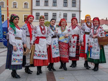 Фольклорний гурт з Волині виступив у Польщі на підтримку України