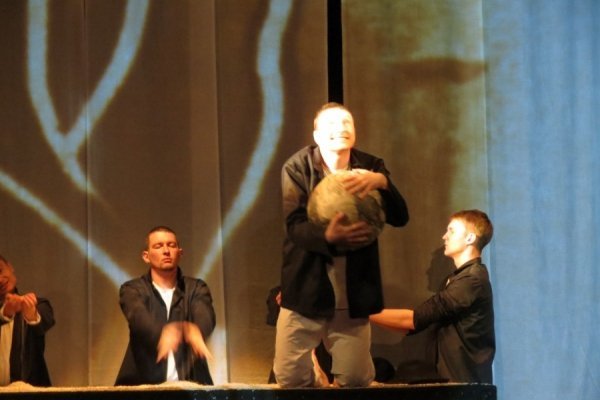 У Луцьку театрали збирали гроші для дітей з вадами слуху. ФОТО