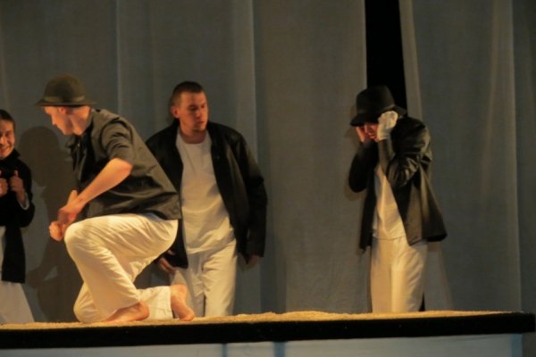 У Луцьку театрали збирали гроші для дітей з вадами слуху. ФОТО