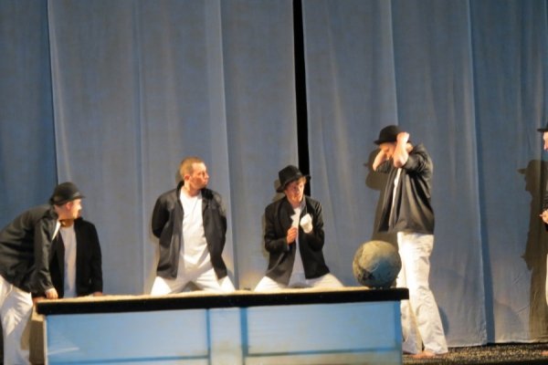 У Луцьку театрали збирали гроші для дітей з вадами слуху. ФОТО