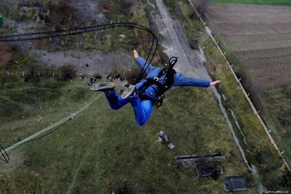 У Луцьку бурят стрибнув з труби заввишки понад 50 метрів. ФОТО