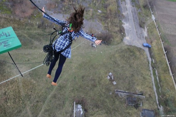 У Луцьку бурят стрибнув з труби заввишки понад 50 метрів. ФОТО