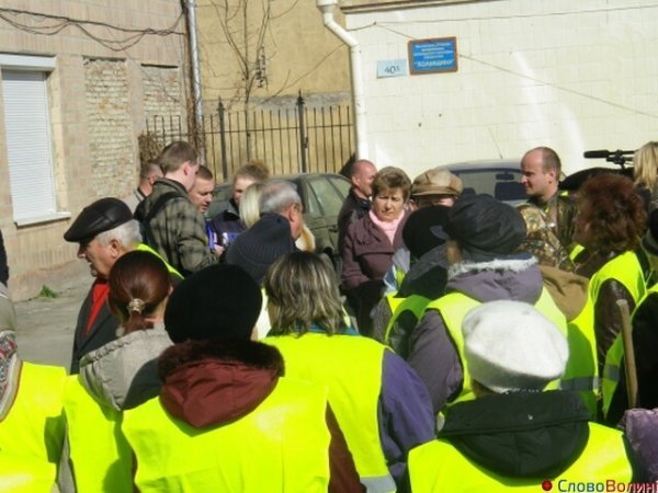 У Луцьку - пікет двірників. ФОТО