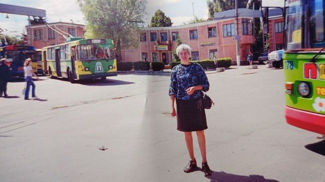 Іконки, щприц з невідомою речовиною і паспорт: луцька двірниця розповіла про знахідки під час прибирання. ВІДЕО