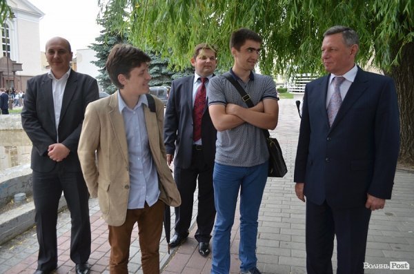 Луцький мер подружився із графітчиками. ФОТО