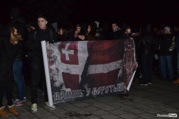 «На деревах замість листя розіпнем сепаратиста», - Марш у Луцьку. ФОТО. ВІДЕО