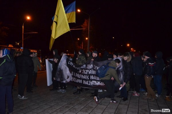 «На деревах замість листя розіпнем сепаратиста», - Марш у Луцьку. ФОТО. ВІДЕО