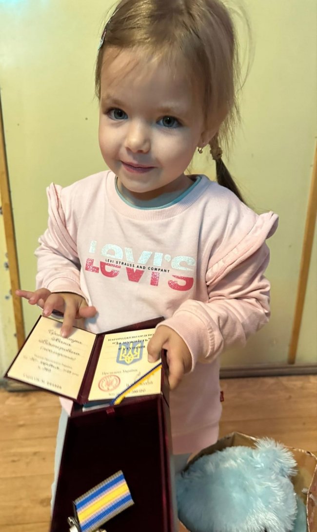 Рідним чотирьох загиблих Героїв з Волині вручили їхні посмертні нагороди. ФОТО