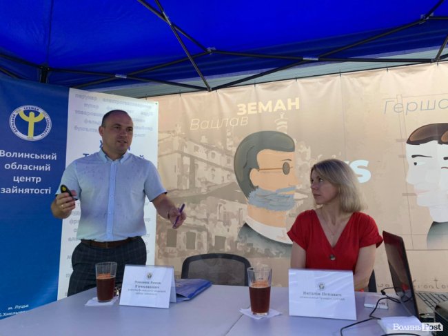 Із вчителя – у водії тролейбуса, з оператора набору – у баристи: як на Волині працевлаштовують безробітних