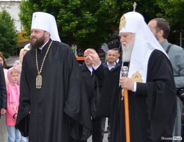 Патріарха Філарета зустрічали у Луцьку паляницею і квітами 