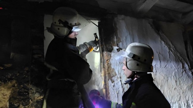 У селі на Волині бійці ДСНС врятували від знищення вогнем будинок пенсіонерки. ФОТО