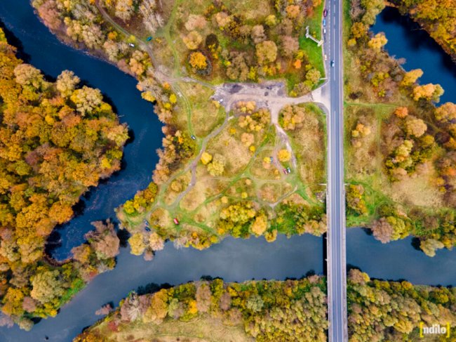Захопливі осінні краєвиди Західного Бугу у волинській громаді з висоти пташиного польоту. ФОТО. ВІДЕО