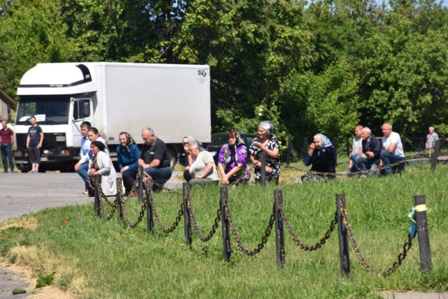 Меншій донечці лише 7 місяців: на Волині попрощалися із Героєм Павлом Косячніковим