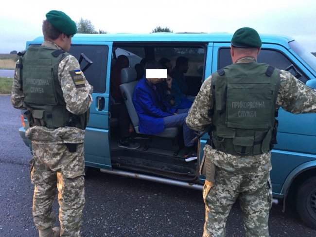 Силовики спіймали біля кордону на Волині групу нелегалів. ФОТО