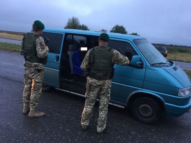 Силовики спіймали біля кордону на Волині групу нелегалів. ФОТО