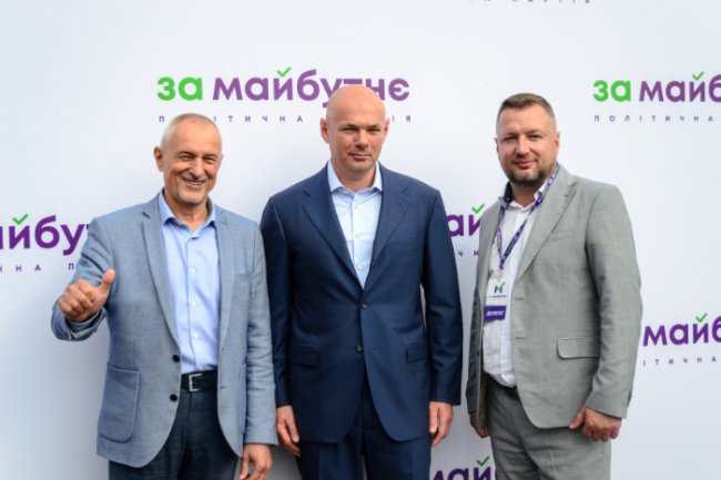 «Ми об’єдналися, щоб помирити українців»: найцікавіше з виступу Ігоря Палиці на з’їзді партії «ЗА Майбутнє»