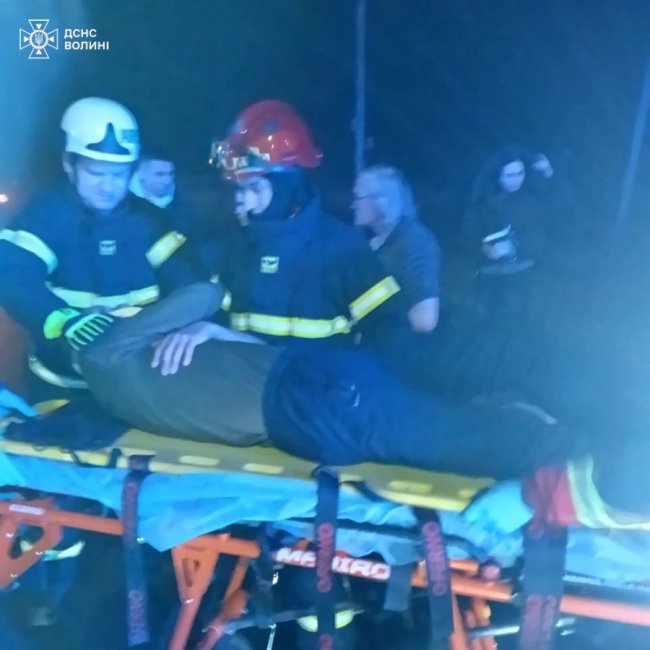 На Волині зіткнулися два авто: водія деблокували рятувальники