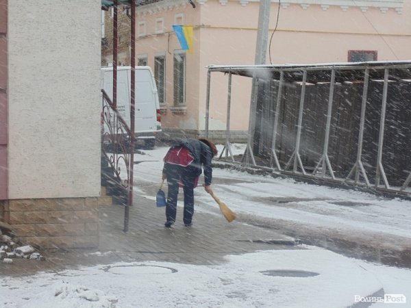Луцьк засипає снігом. ФОТО