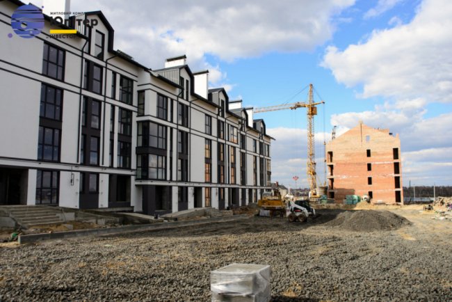 Роботи біля другого будинку