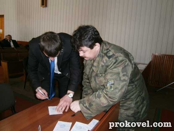 Ковельському міському голові та депутатам вручили повістки. ФОТО