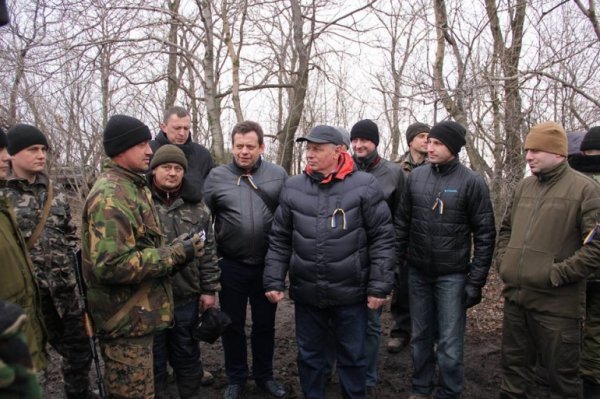 Делегація Луцькради на чолі з Романюком побувала на передовій. ФОТО