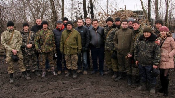 Делегація Луцькради на чолі з Романюком побувала на передовій. ФОТО