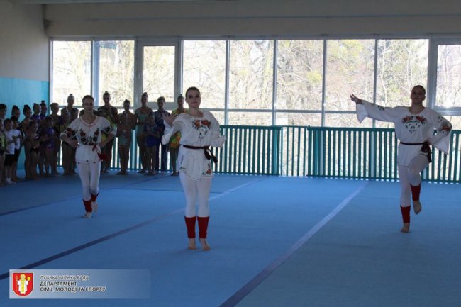 У Луцьку зібралися акробати зі всієї України. ФОТО