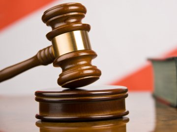 Передали під нагляд матері: судили луцького школяра, який поцупив телефон