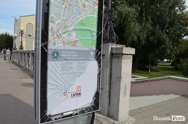 У Луцьку вдруге розбили туристичний пілон. ФОТО