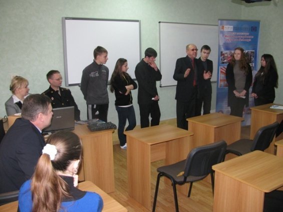 У Луцьку діти вчать дітей не бавитися з сірниками. ФОТО