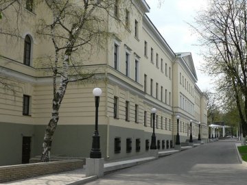 Куля влучила в голову: у лікарні Мечникова рятують чоловіка зі смертельним пораненням 