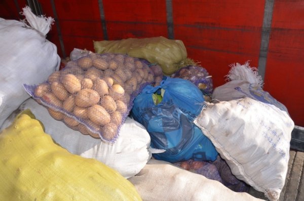 Волинські волонтери  відправили бійцям фуру допомоги. ФОТО