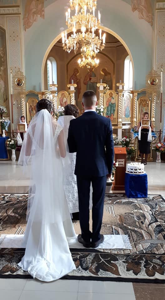 Луцькі муніципали зворушливо привітали колегу з весіллям