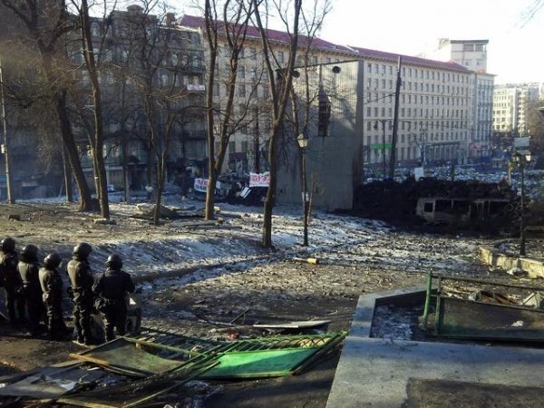 Силовики на Грушевського: важка техніка, свої «стіна координат» та кіноекран. ФОТО 